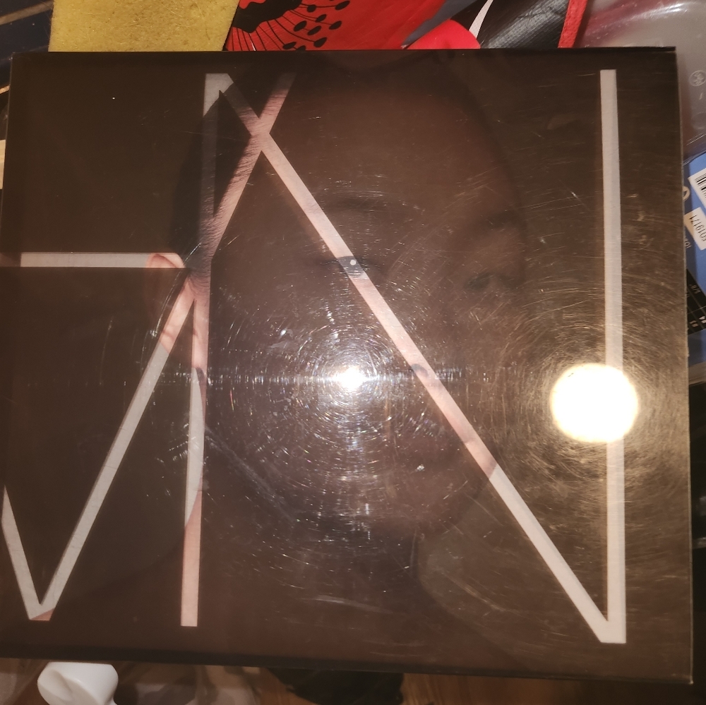 NARS Makeup tutorial book - Picture 2 of 4